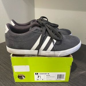 Adidas courtesy nave blue tennis shoes